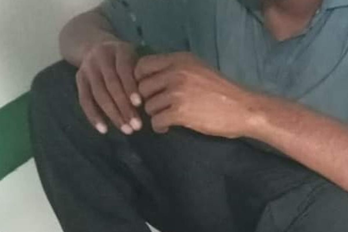 Pria Tanpa Busana