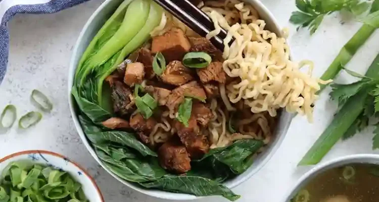 Resep Mie Ayam Gurih ala Abang Gerobakan, Lengkap dengan Minyak dan Kaldu