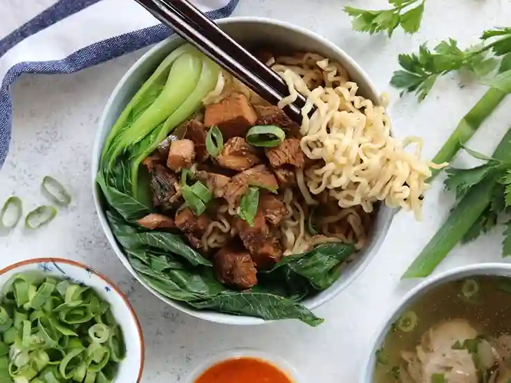 Resep Mie Ayam Gurih ala Abang Gerobakan, Lengkap dengan Minyak dan Kaldu